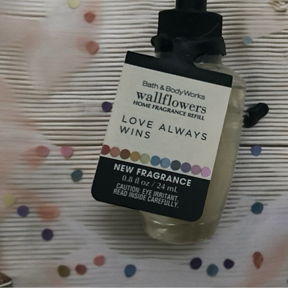 Bath & Body Works Love Always Wins WALLFLOWER REFILL - Picture 2 of 5